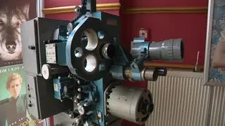 Kino posiada działający zabytkowy kinematograf