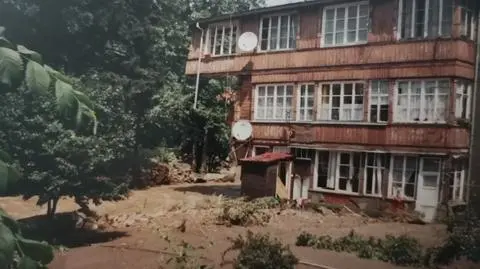 Powódź z nieba. Z zakładu wypłynęło siedem trumien, akurat tyle było ofiar 