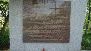Pomnik ku czci ofiar, które zginęły w Dolinie Śmierci
