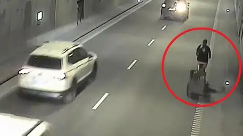 Na rowerze, z dzieckiem w przyczepce, wjechał do tunelu pod Martwą Wisłą. "To bardzo niebezpieczne" 