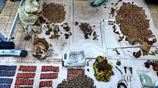 Broń, amunicja, proch, zapalniki - wszystko to znaleźli podczas akcji