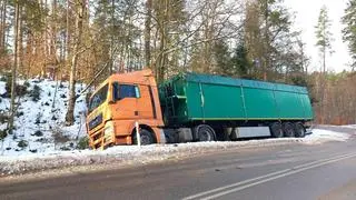 Tir nie ustąpił pierwszeństwa autobusowi