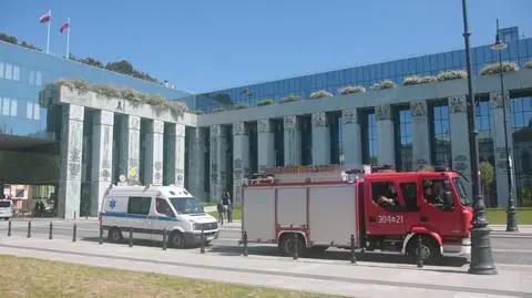 Supreme Court and other institutions evacuated due to bomb threat