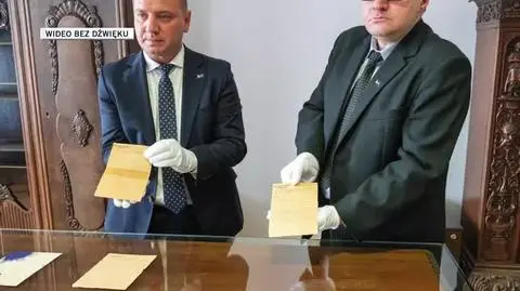 Presentation of letters written by youth prisoners of German concentration camp at Przemysłowa street in Łódź