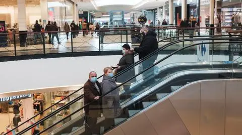 Poles rushed to shopping malls after some restrictions have been eased