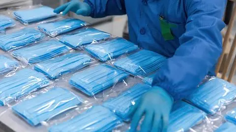 Poles may soon be allowed not to wear masks outdoors again