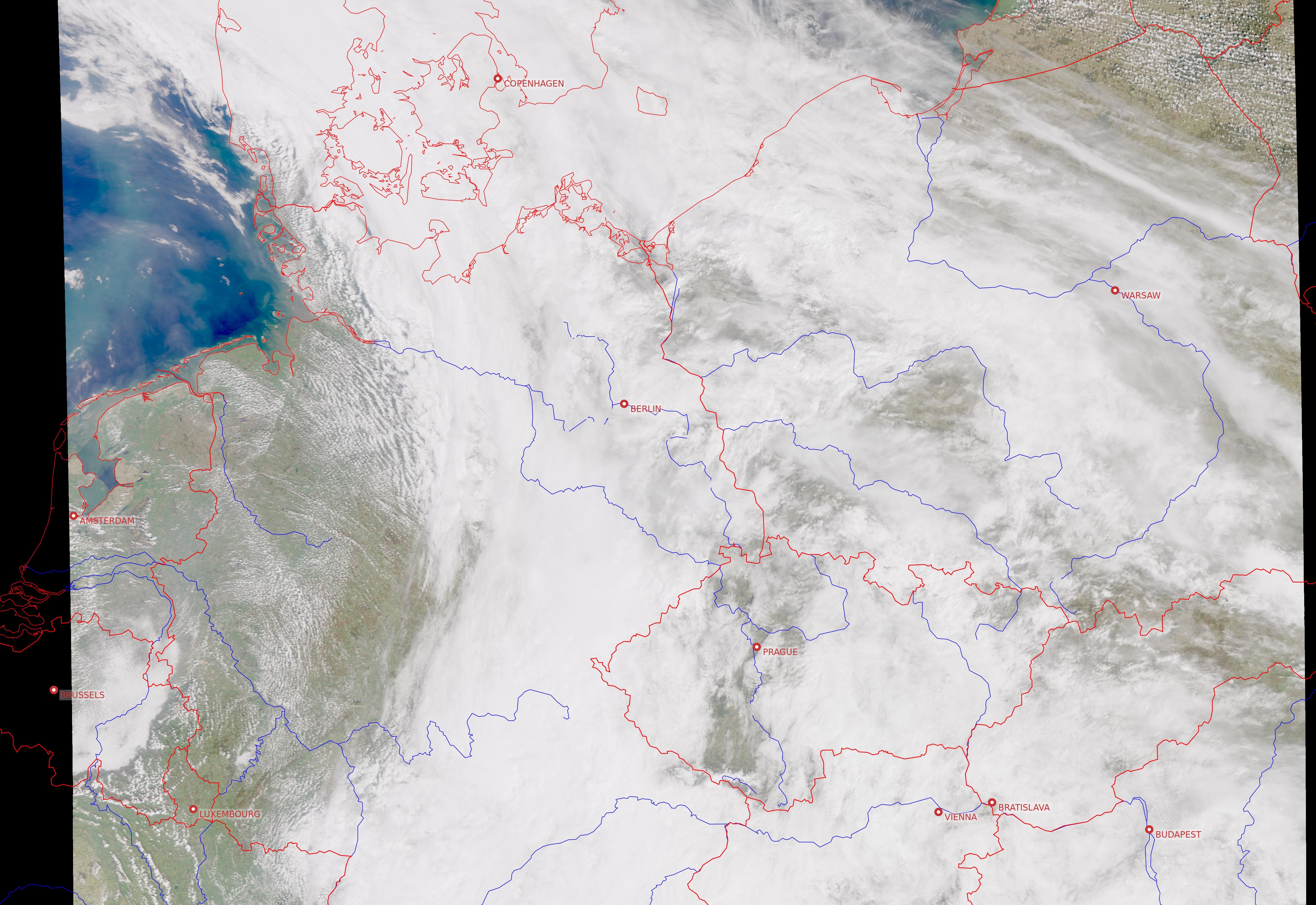 Zachmurzenie i pył znad Sahary nad Europą