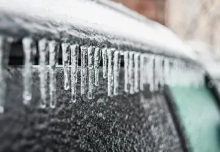 Ślisko w części kraju. W mocy żółte alarmy