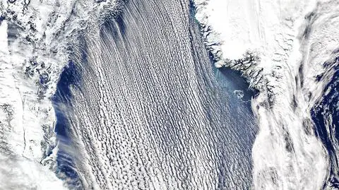 Uliczki chmur nad Morzem Labradorskim