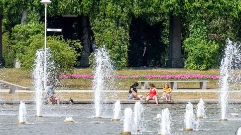 Upały nie odpuszczają. Ostrzeżenia w 13 województwach