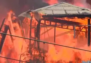 Pożar przeskoczył rzekę. "Jest za późno na ucieczkę"