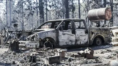 Ponad 130 budynków spłonęło, ogień zagraża tysiącom kolejnych