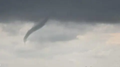 Zalążek trąby powietrznej w Strzelnie na Dolnym Śląsku 