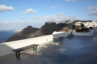 Puste ulice na Santorini