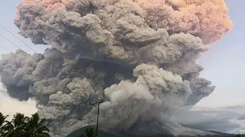 Erupcja wulkanu Lewotobi Laki-laki