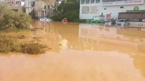 Część hiszpańskiej wyspy znalazła się pod wodą