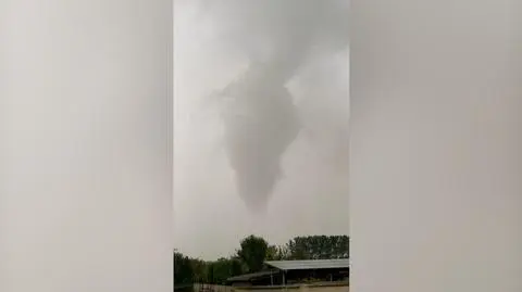 Zalążek trąby powietrznej w centrum Polski. Widać go na nagraniu