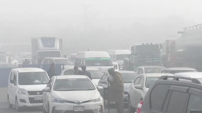 Władze zamknęły część autostrady. Tysiące podróżnych uwięzionych