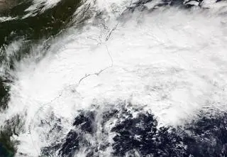 Gigantyczne fale, porywy przekraczające 90 km/h. Nadciąga nor'easter