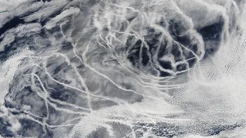 Ślady pozostawiane przez statki na oceanach i morzach