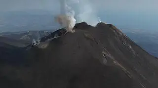 Utrudnienia na sycylijskim lotnisku. Etna się przebudziła