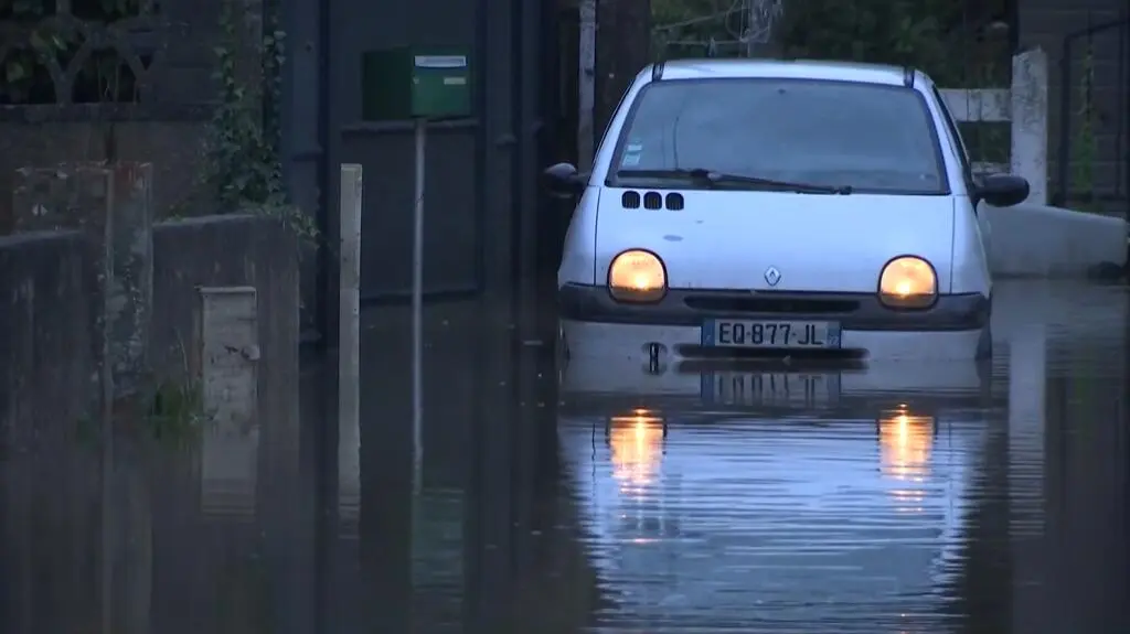 Lało jak z cebra. Woda porwała auto, zginęła kobieta