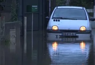Lało jak z cebra. Woda porwała auto, zginęła kobieta