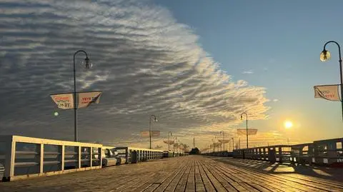 Chmury Altocumulus Stratiformis nad Sopotem