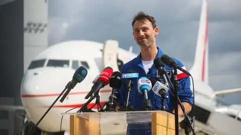 Sławosz Uznański-Wiśniewski na lotnisku w Kolonii