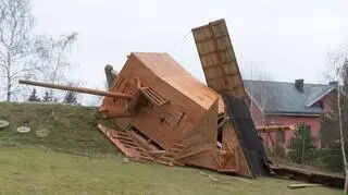 Silny wiatr zniszczył wiatrak