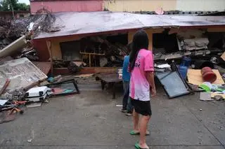Zniszczenia w mieście Bogo City na Filipinach