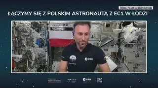 Sławosz Uznański-Wiśniewski pokazał, jak zachowuje się woda w stanie nieważkości
