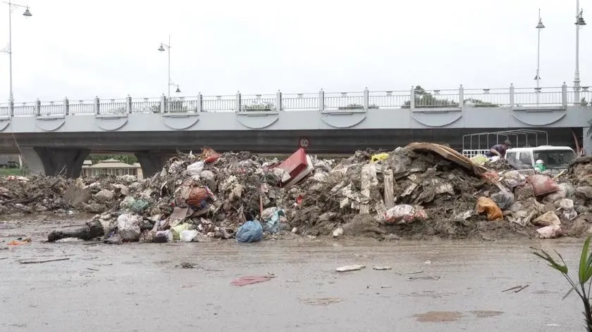 Co najmniej 16 osób zginęło w powodzi