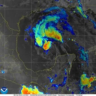 Beryl na zdjęciach satelitarnych, wykonanych w podczerwieni