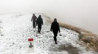 Tatrzańskie szczyty przykrył pierwszy, jesienny śnieg,