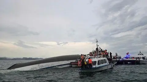 Łódź wywróciła się w zatoce Ha Long