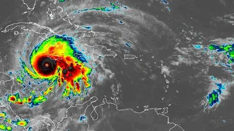 Huragan Melissa na zdjęciach satelitarnych