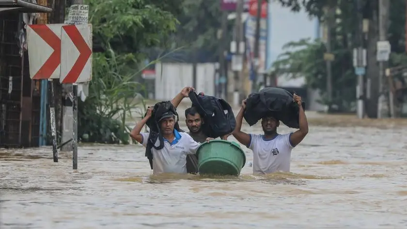 Turystyczne regiony pod wodą. Setki ofiar powodzi i osuwisk