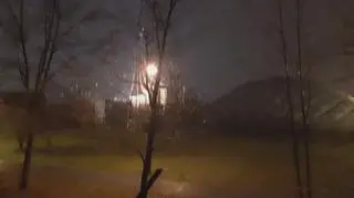 Mielec deszcz przechodzi w śnieg 