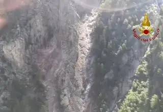 Ziemia runęła na osady w Lombardii