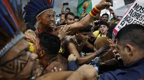 W starciu z protestującymi dwie osoby zostały ranne 