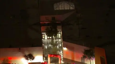 Ulewa doprowadziła do częściowego zawalenia się dachu centrum handlowego w Phoenix w Arizonie