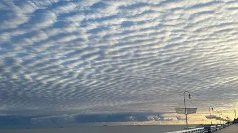 Chmury Altocumulus Stratiformis nad Sopotem
