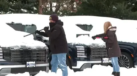 Po śnieżycach odśnieżyli ponad 900 samochodów
