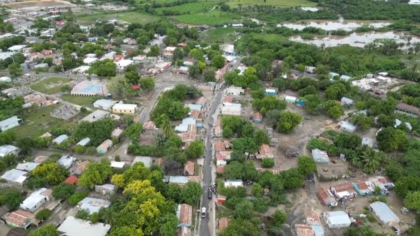 Ulewy zniszczyły drogi i domy. Są miejsca odcięte od świata