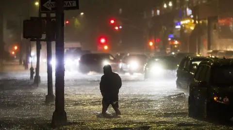 "Wszyscy byliśmy skuleni, rzeczy spadały nam na plecy". Tornado w New Jersey 