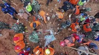 Osuwisko zeszło na wioski w Indonezji po intensywnych opadach deszczu