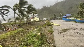 Zniszczenia wywołane przez tajfun Fung-wong na Filipinach