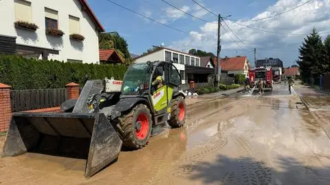 Zalana droga w powiecie raciborskim