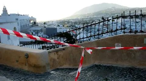 Dziesięć dni, ponad tysiąc wstrząsów. Ulice na Santorini jak podczas lockdownu